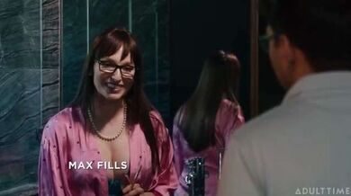 Lexi Luna -欺骗近视继母